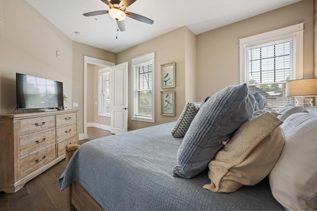Beautiful Downtown Condo - Balcony - Amazing City Views - Loaded Kitchen - Stainless Steel Appliances - Board Games & More Blue Ridge Exterior foto