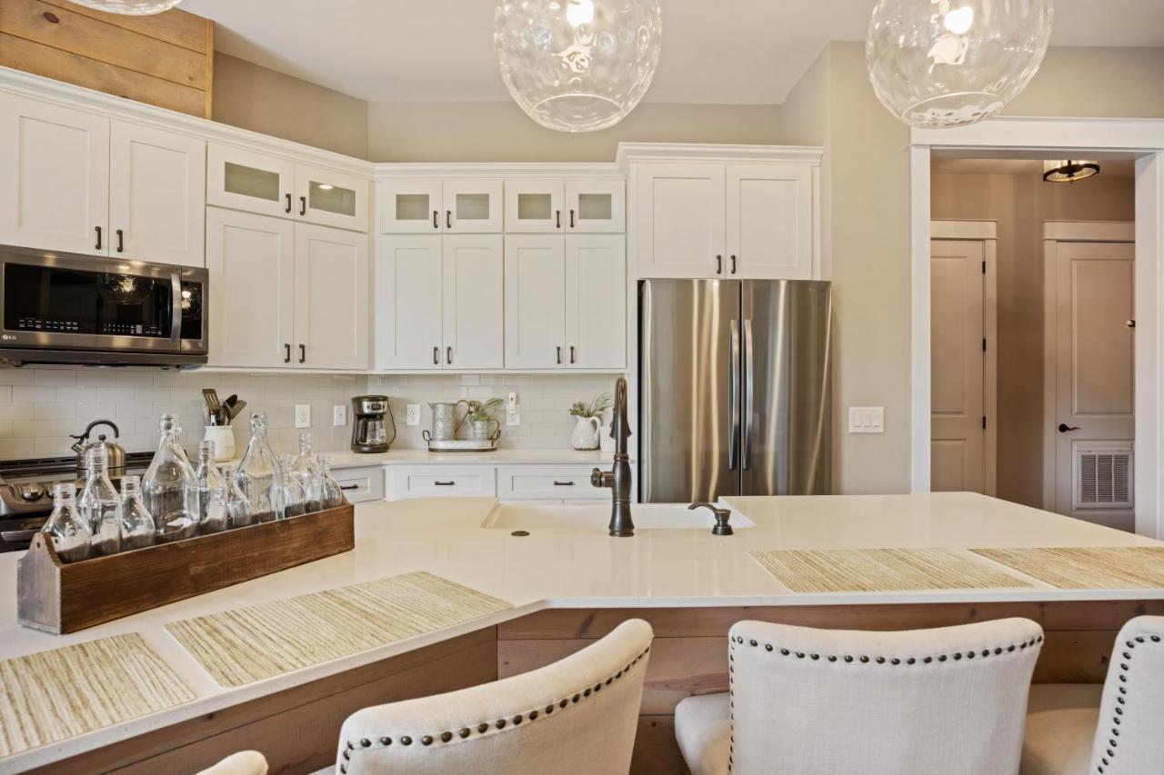 Beautiful Downtown Condo - Balcony - Amazing City Views - Loaded Kitchen - Stainless Steel Appliances - Board Games & More Blue Ridge Exterior foto