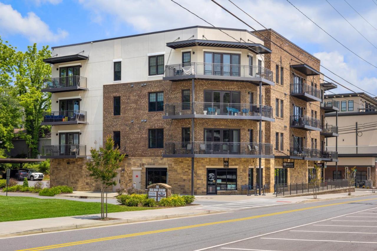 Beautiful Downtown Condo - Balcony - Amazing City Views - Loaded Kitchen - Stainless Steel Appliances - Board Games & More Blue Ridge Exterior foto